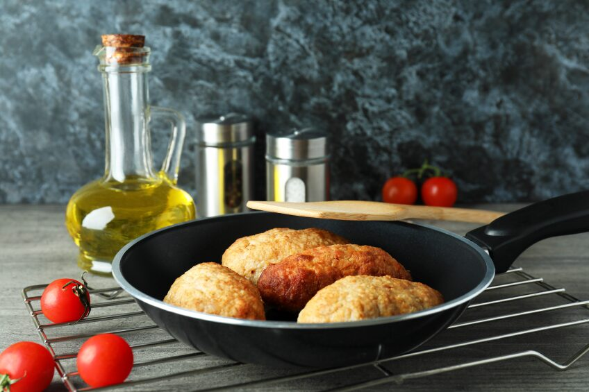 When Should You Throw Away Non-Stick Pans? Signs and Safe Practices