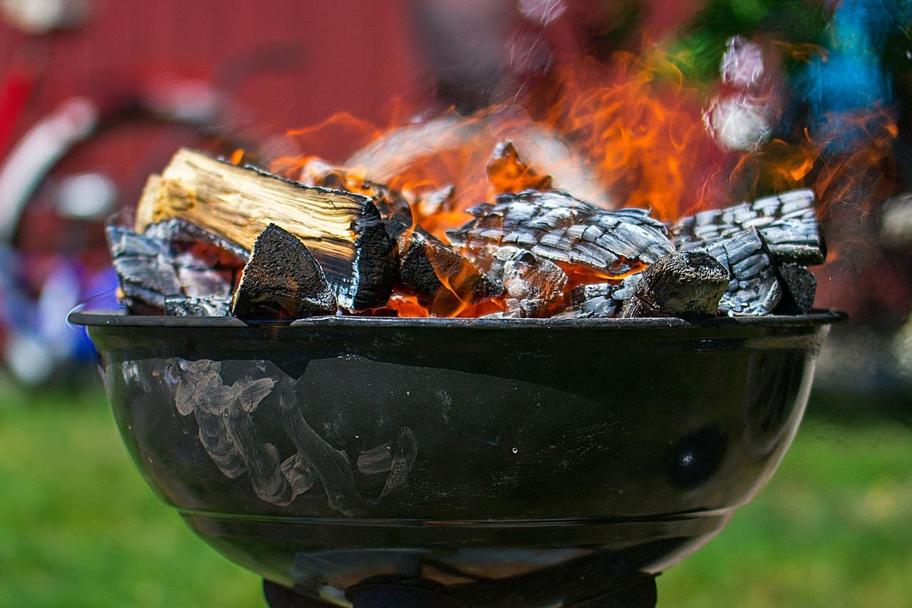 How to Prepare Wood for Grilling – A Comprehensive Guide