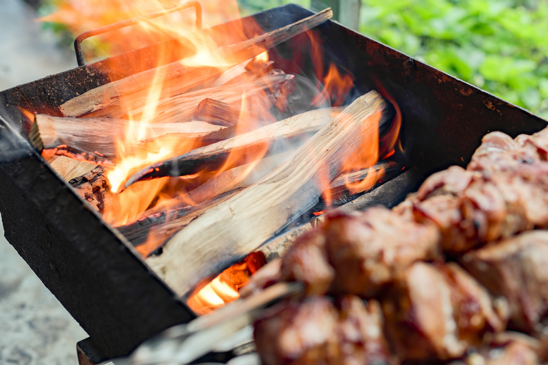Grilling with Wood: Master the Art of Authentic Barbecue