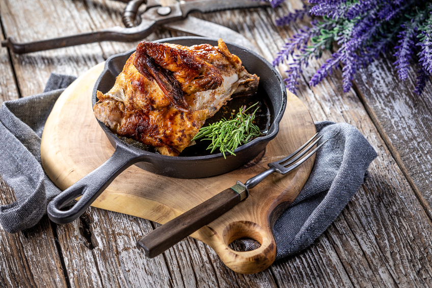 Do Chefs Use Cast Iron Pans? Professional Kitchen Insights